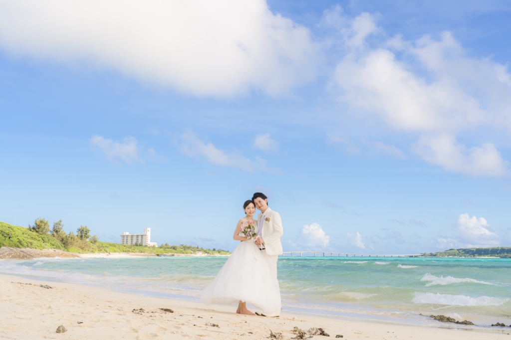宮古島のフォトウェディング_宮古島ウェディングフォトは前撮り/結婚写真/結婚式/ビーチウェディングフォト/ビーチ挙式/ドローン撮影も対応