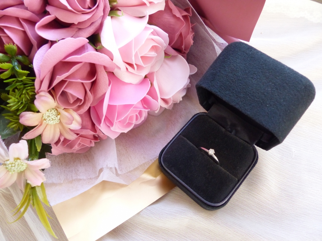 プロポーズ_宮古島フォトウェディングは前撮り/結婚写真/結婚式/ビーチウェディングフォト/ビーチ挙式/ドローン撮影も対応