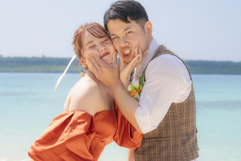 宮古島のフォトウェディング_宮古島ウェディングフォトは前撮り/結婚写真/結婚式/ビーチウェディングフォト/ビーチ挙式/ドローン撮影も対応