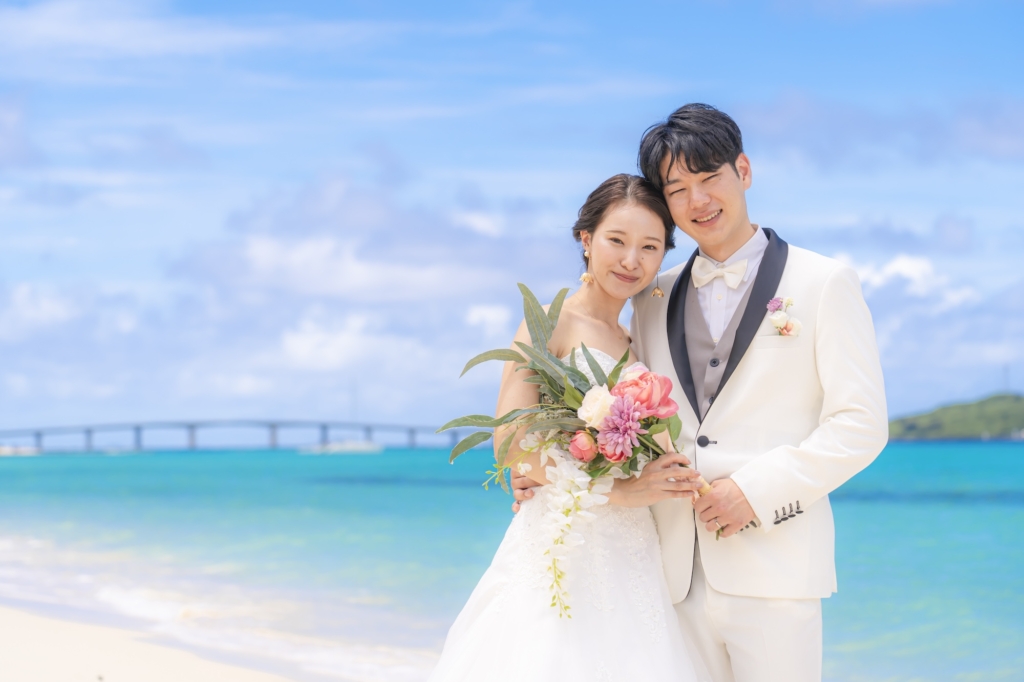 宮古島のフォトウェディング_宮古島ウェディングフォトは前撮り/結婚写真/結婚式/ビーチウェディングフォト/ビーチ挙式/ドローン撮影も対応