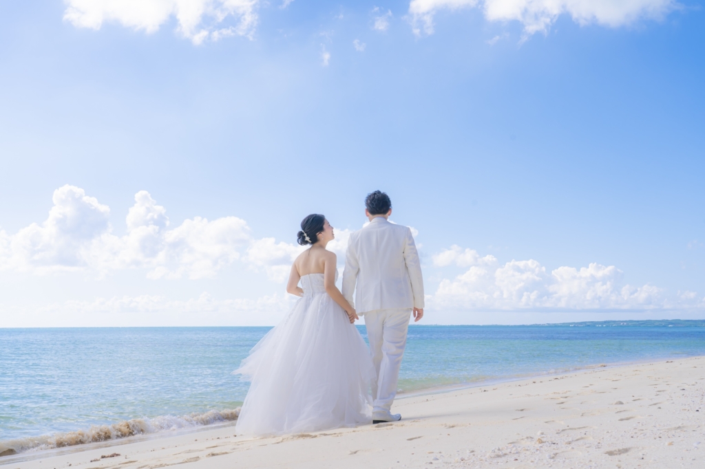 宮古島のフォトウェディング_宮古島ウェディングフォトは前撮り/結婚写真/結婚式/ビーチウェディングフォト/ビーチ挙式/ドローン撮影も対応