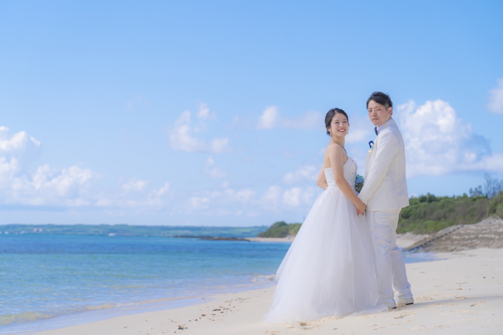 宮古島のフォトウェディング_宮古島ウェディングフォトは前撮り/結婚写真/結婚式/ビーチウェディングフォト/ビーチ挙式/ドローン撮影も対応