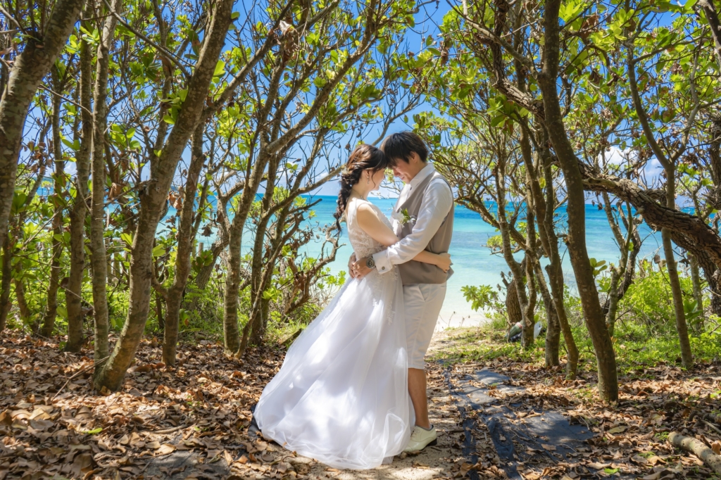 宮古島のフォトウェディング_宮古島ウェディングフォトは前撮り/結婚写真/結婚式/ビーチウェディングフォト/ビーチ挙式/ドローン撮影も対応