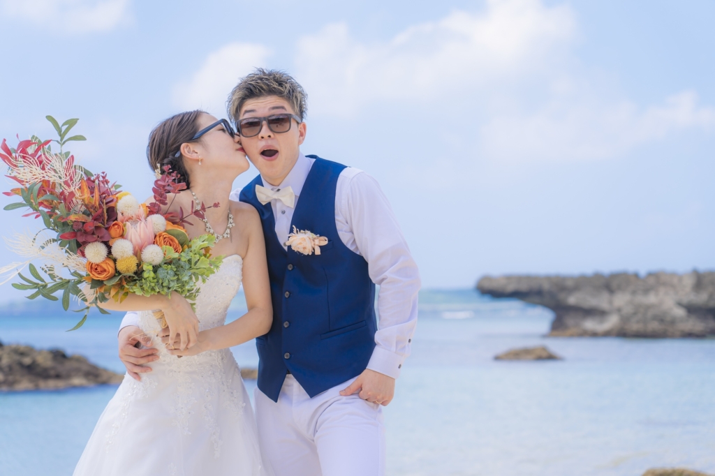 宮古島のフォトウェディング_宮古島ウェディングフォトは前撮り/結婚写真/結婚式/ビーチウェディングフォト/ビーチ挙式/ドローン撮影も対応