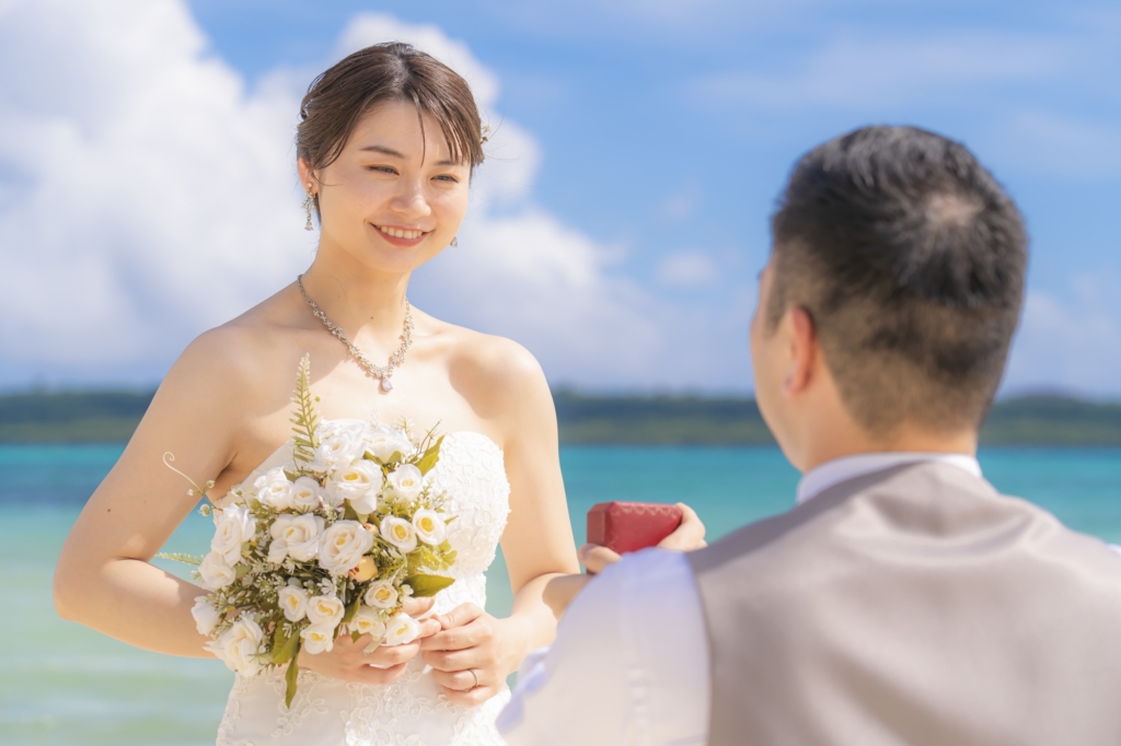 宮古島のフォトウェディング_宮古島ウェディングフォトは前撮り/結婚写真/結婚式/ビーチウェディングフォト/ビーチ挙式/ドローン撮影も対応