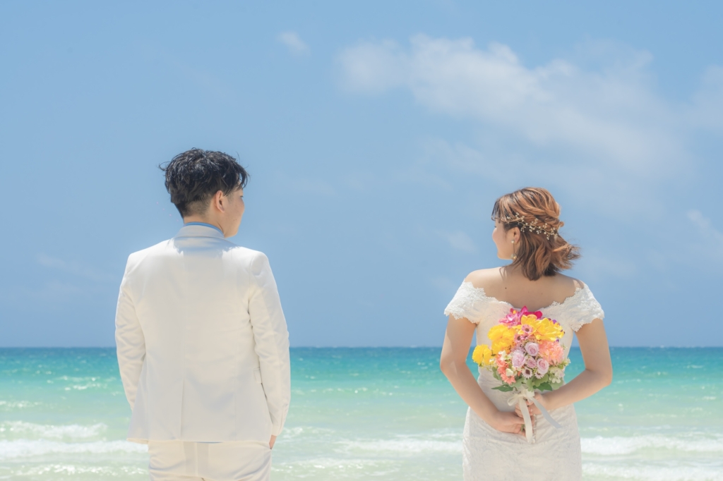 宮古島のフォトウェディング_宮古島ウェディングフォトは前撮り/結婚写真/結婚式/ビーチウェディングフォト/ビーチ挙式/ドローン撮影も対応