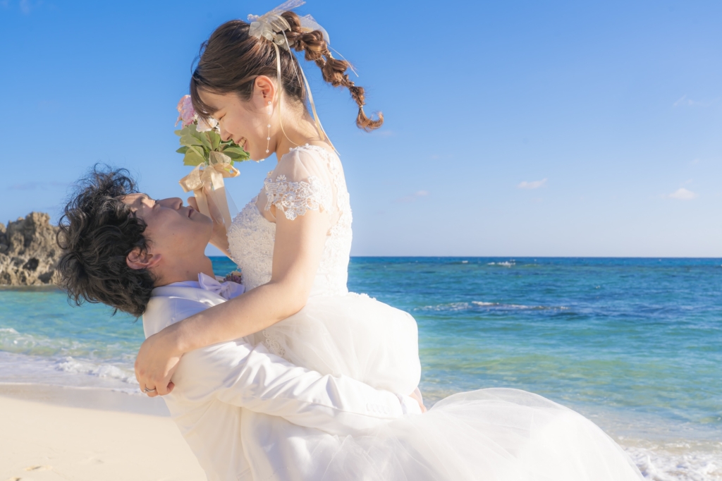 宮古島のフォトウェディング_宮古島ウェディングフォトは前撮り/結婚写真/結婚式/ビーチウェディングフォト/ビーチ挙式/ドローン撮影も対応