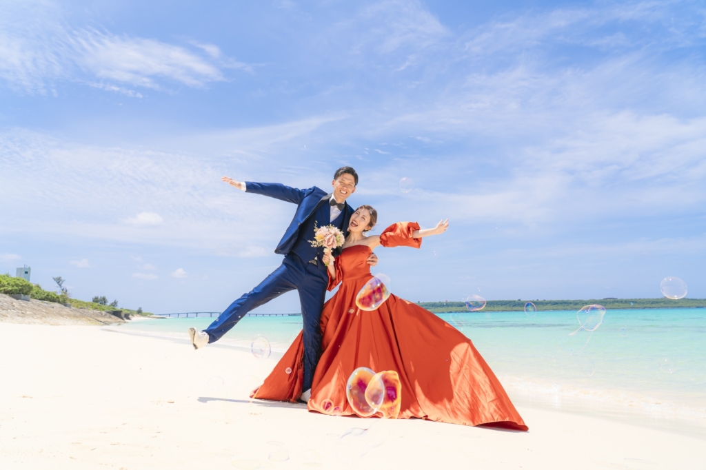 宮古島のフォトウェディング_宮古島ウェディングフォトは前撮り/結婚写真/結婚式/ビーチウェディングフォト/ビーチ挙式/ドローン撮影も対応
