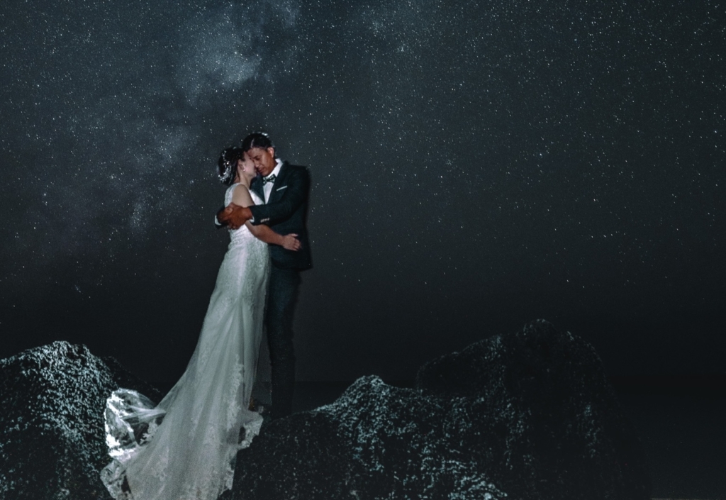 宮古島の星空でのフォトウェディング_宮古島ウェディングフォトは前撮り/結婚写真/結婚式/ビーチウェディングフォト/ビーチ挙式/ドローン撮影も対応