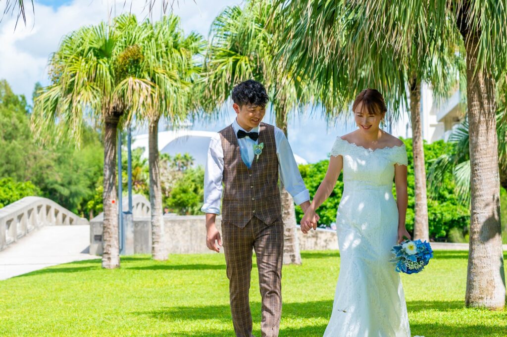 沖縄に映えるウェディングドレスは？沖縄在住のウェディングプランナー 