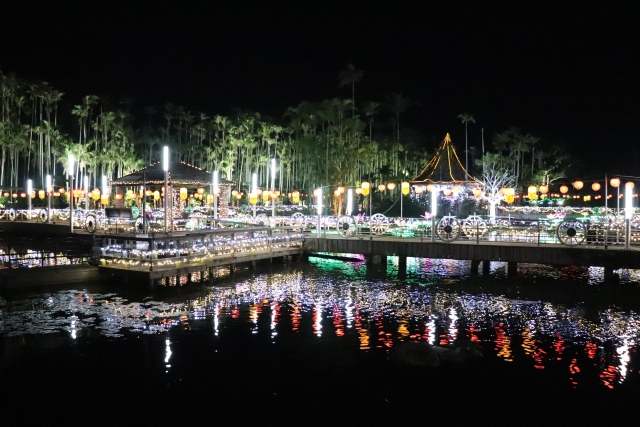 東南植物楽園_沖縄ウェディングフォト北谷店は前撮り/結婚写真/結婚式/ビーチウェディングフォト/ビーチ挙式/ドローン撮影も対応