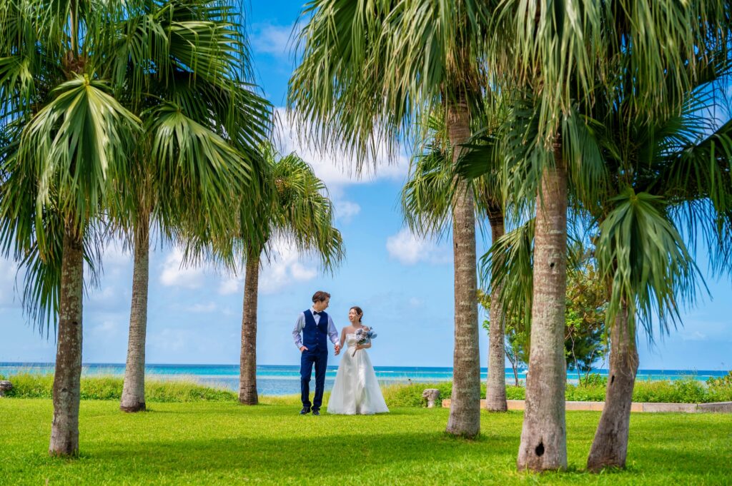 沖縄のチャペルウェディング撮影_沖縄ウェディングフォト北谷店は前撮り/結婚写真/結婚式/ビーチウェディングフォト/ビーチ挙式/ドローン撮影も対応