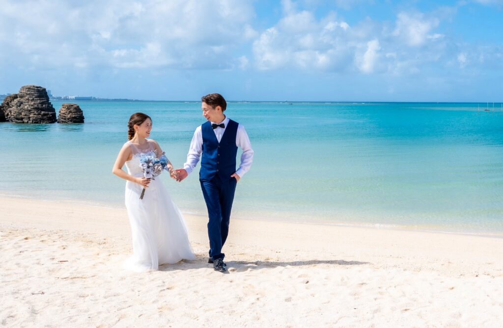 沖縄のフォトウェディング_沖縄ウェディングフォト北谷店は前撮り/結婚写真/結婚式/ビーチウェディングフォト/ビーチ挙式/ドローン撮影も対応