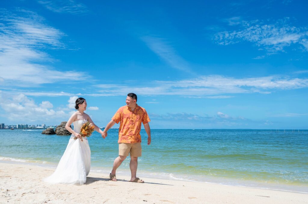 沖縄のフォトウェディング_沖縄ウェディングフォト北谷店は前撮り/結婚写真/結婚式/ビーチウェディングフォト/ビーチ挙式/ドローン撮影も対応