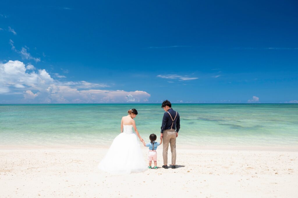 沖縄のフォトウェディング_沖縄ウェディングフォト北谷店は前撮り/結婚写真/結婚式/ビーチウェディングフォト/ビーチ挙式/ドローン撮影も対応