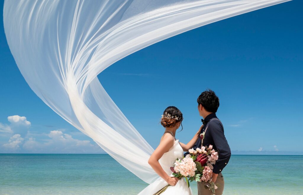 沖縄のフォトウェディング_沖縄ウェディングフォト北谷店は前撮り/結婚写真/結婚式/ビーチウェディングフォト/ビーチ挙式/ドローン撮影も対応