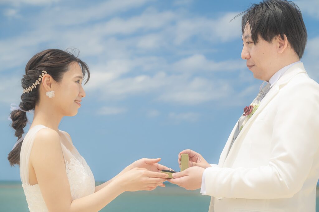 沖縄のフォトウェディング_沖縄ウェディングフォト北谷店は前撮り/結婚写真/結婚式/ビーチウェディングフォト/ビーチ挙式/ドローン撮影も対応