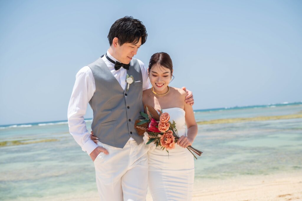 沖縄のフォトウェディング_沖縄ウェディングフォト北谷店は前撮り/結婚写真/結婚式/ビーチウェディングフォト/ビーチ挙式/ドローン撮影も対応