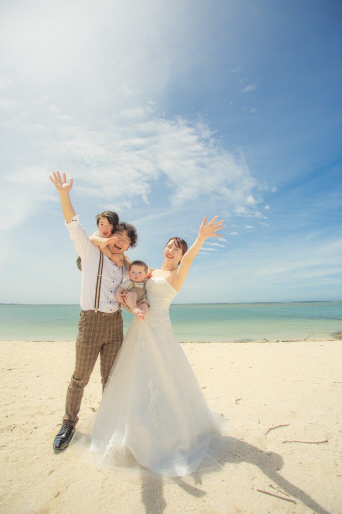 沖縄のフォトウェディング_沖縄ウェディングフォト北谷店は前撮り/結婚写真/結婚式/ビーチウェディングフォト/ビーチ挙式/ドローン撮影も対応