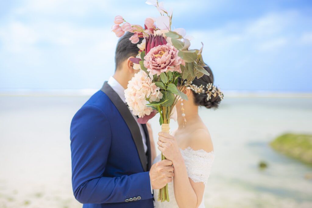 沖縄のフォトウェディング_沖縄ウェディングフォト北谷店は前撮り/結婚写真/結婚式/ビーチウェディングフォト/ビーチ挙式/ドローン撮影も対応