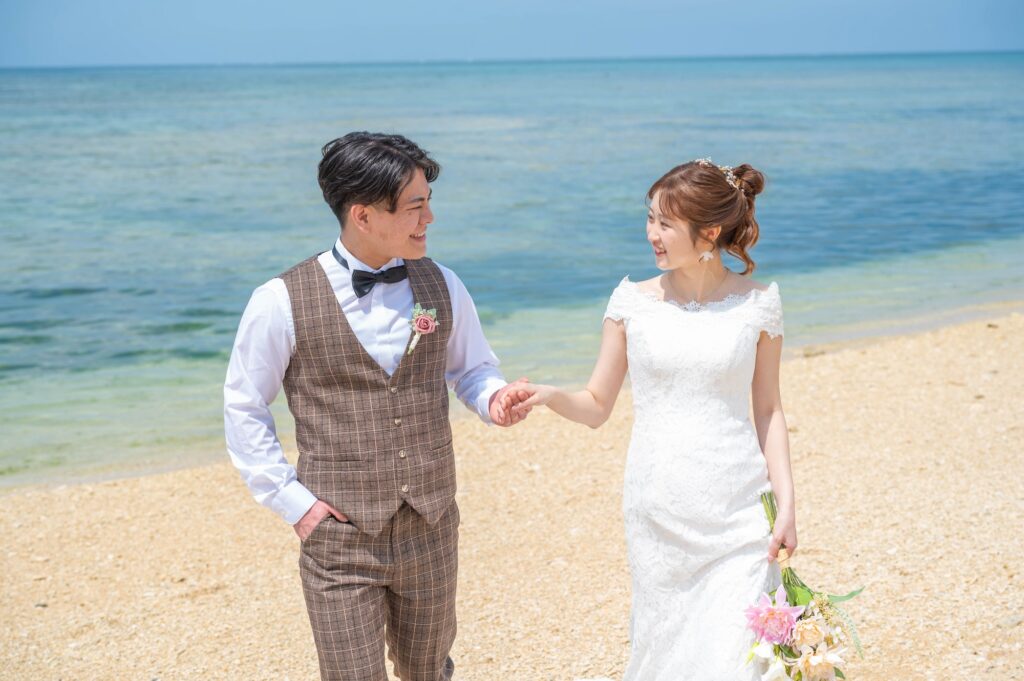 沖縄のフォトウェディング_沖縄ウェディングフォト北谷店は前撮り/結婚写真/結婚式/ビーチウェディングフォト/ビーチ挙式/ドローン撮影も対応