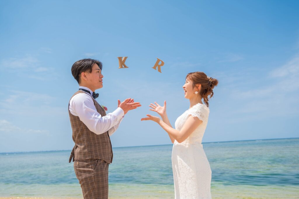 沖縄のフォトウェディング_沖縄ウェディングフォト北谷店は前撮り/結婚写真/結婚式/ビーチウェディングフォト/ビーチ挙式/ドローン撮影も対応