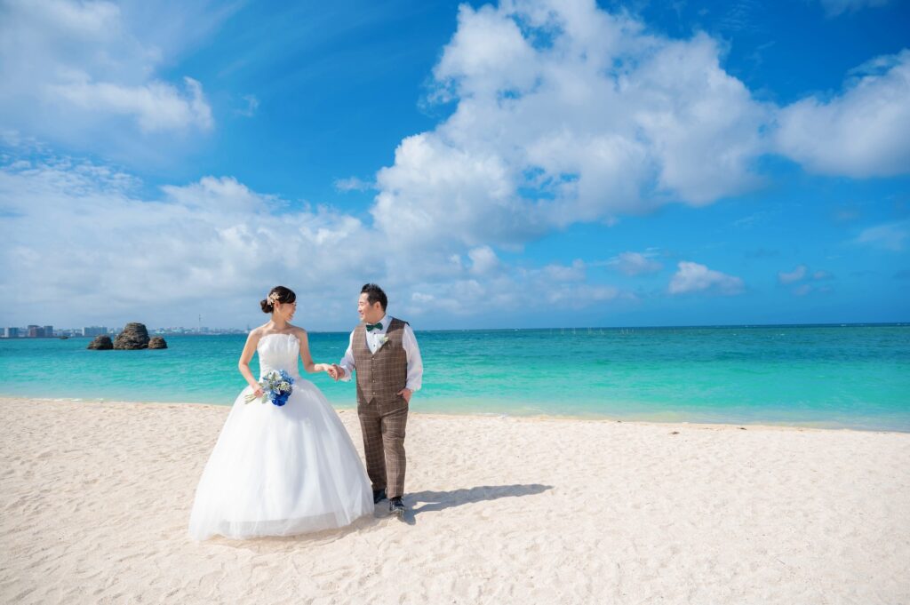 沖縄のフォトウェディング_沖縄ウェディングフォト北谷店は前撮り/結婚写真/結婚式/ビーチウェディングフォト/ビーチ挙式/ドローン撮影も対応