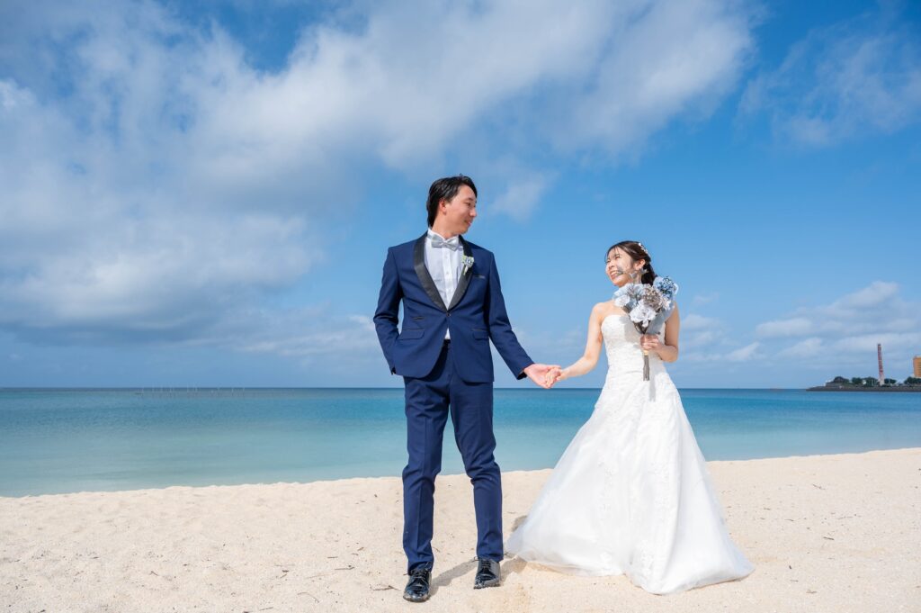 沖縄のフォトウェディング_沖縄ウェディングフォト北谷店は前撮り/結婚写真/結婚式/ビーチウェディングフォト/ビーチ挙式/ドローン撮影も対応