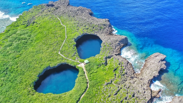 宮古島の通り池（伊良部島）