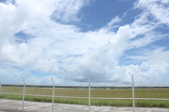 下地島空港_宮古島ウェディングフォトは前撮り/結婚写真/結婚式/ビーチウェディングフォト/ビーチ挙式/ドローン撮影も対応